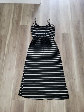 Black & White Striped Sleeveless Maxi Dress with Elastic Waist Size L